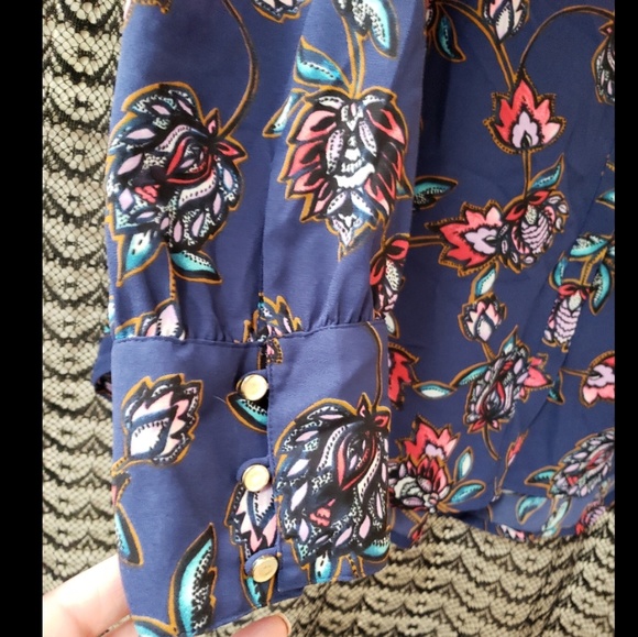 EXPRESS Floral Pattern Button Down Office Blouse - Picture 6 of 6